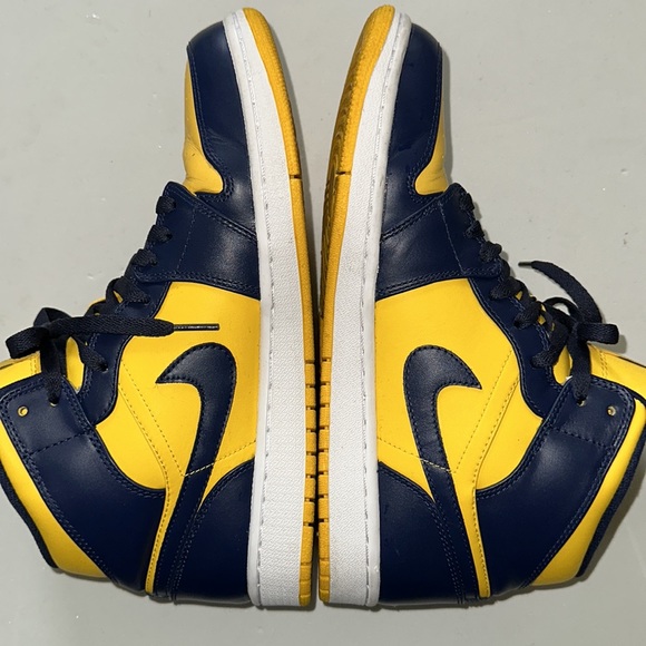 Varsity Maize, Midnight Navy and White Jordan One’s - Picture 4 of 7